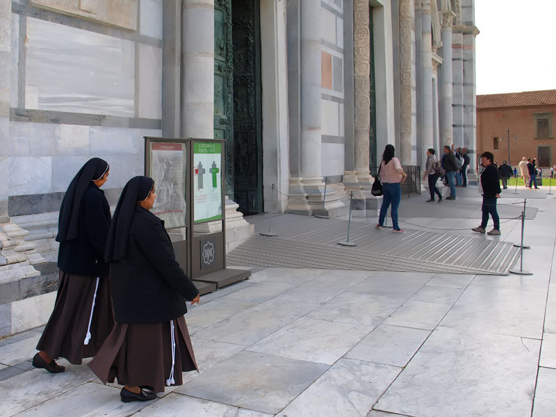 Глазами очевидцев: монашки-францисканки. Пизанский Кафедральный собор