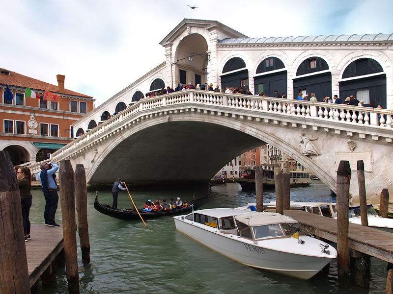 Глазами очевидцев: мост Риальто. Визитка Венеции